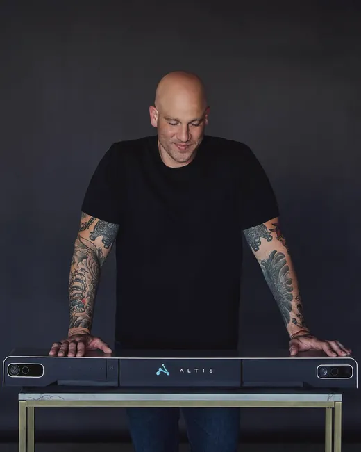 Jeff Halevy with the Altis device